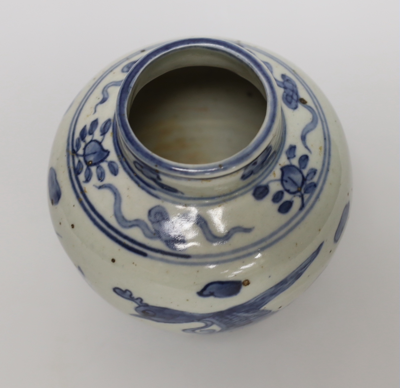Chinese late Ming blue and white ‘phoenix’ jar, Wanli period, decorated with phoenixes, 14cm high